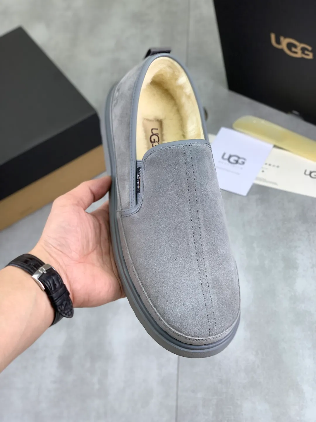 Men's men's shoes 💰P580 [New style] hot style 💰 versatile casual slip-on fur shoes 🆘 "Real Wool" [UGG] 👉 hot style men's shoes official website synchronization 🔰 quality [proud] is not comparable to the imitations in the general market 🌀 The upper is imported Italian frosted calfskin, and the lining: foot pad 🅰️ grade 🐑 real wool 👻 Only Grade A can show the effect The hand feels smooth and delicate 🔱The shoe shape is grand, only the factory can achieve it 🎄The perfect toughness of the original outsole 👻⬛️ can allow customers to bid farewell to one-time consumption. Real wool lining, super warm. Available in black or brown. Size: 39-44